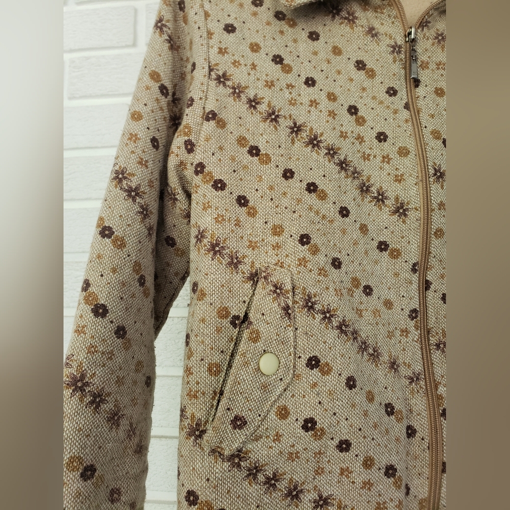 70s bomber style coat with the most adorable printed cotton shell - Picture 7 of 12